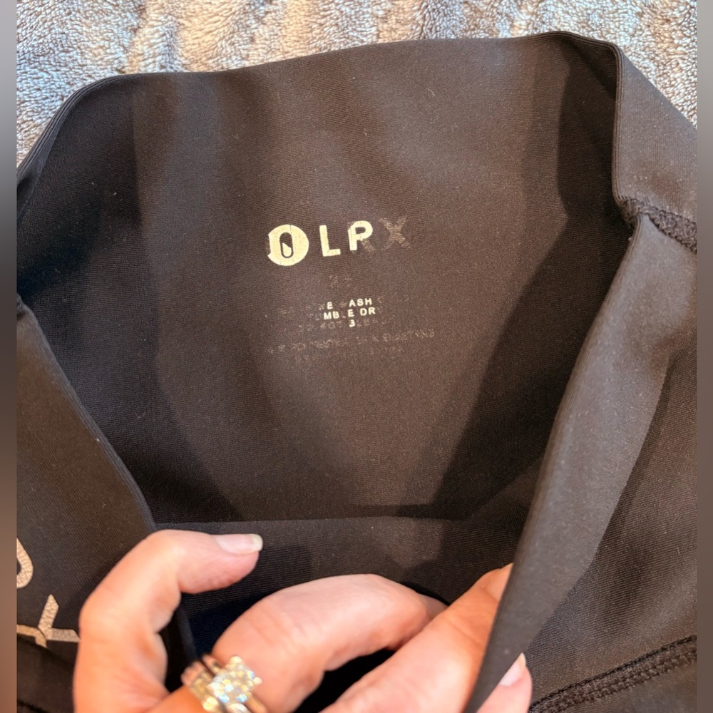 LRX Designer Compression Leggings with pockets! - Picture 4 of 5